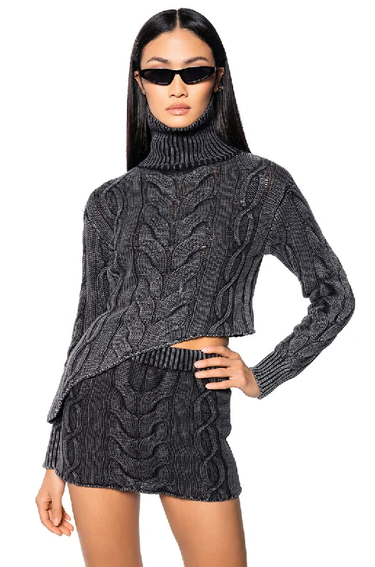 Elegant Styles BUNDLED UP CHUNKY KNIT CROPPED SWEATER